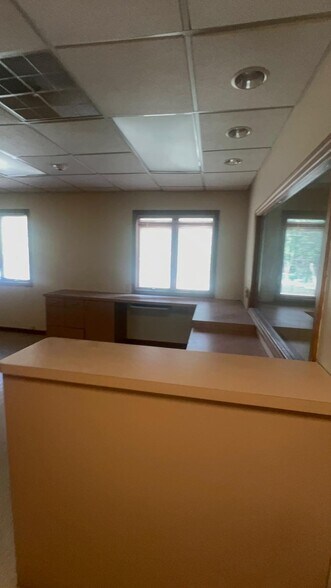 More Photos Of 680 Easton Ave, Somerset Medical For Sale