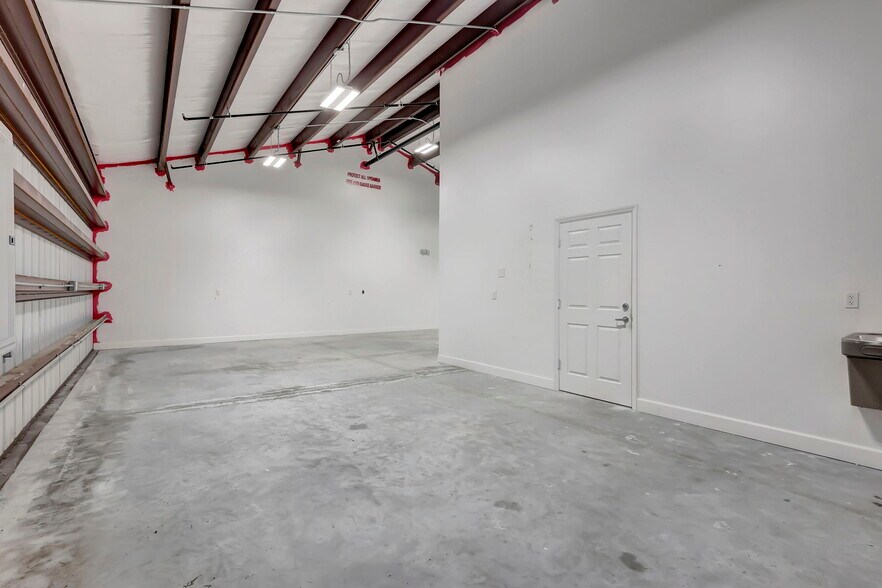 More Photos Of 3801-3815 Oleander Ave, Fort Pierce Warehouse For Lease