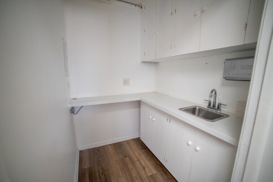 More Photos Of 120 Sturges Ave, Mansfield Medical For Sale