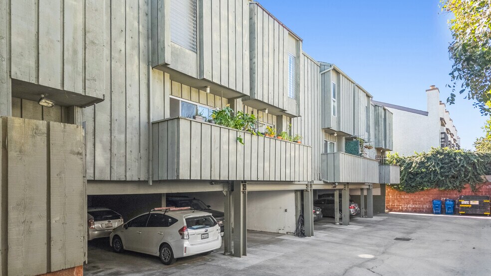 More Photos Of 11607 Acama St, Studio City Apartments For Sale