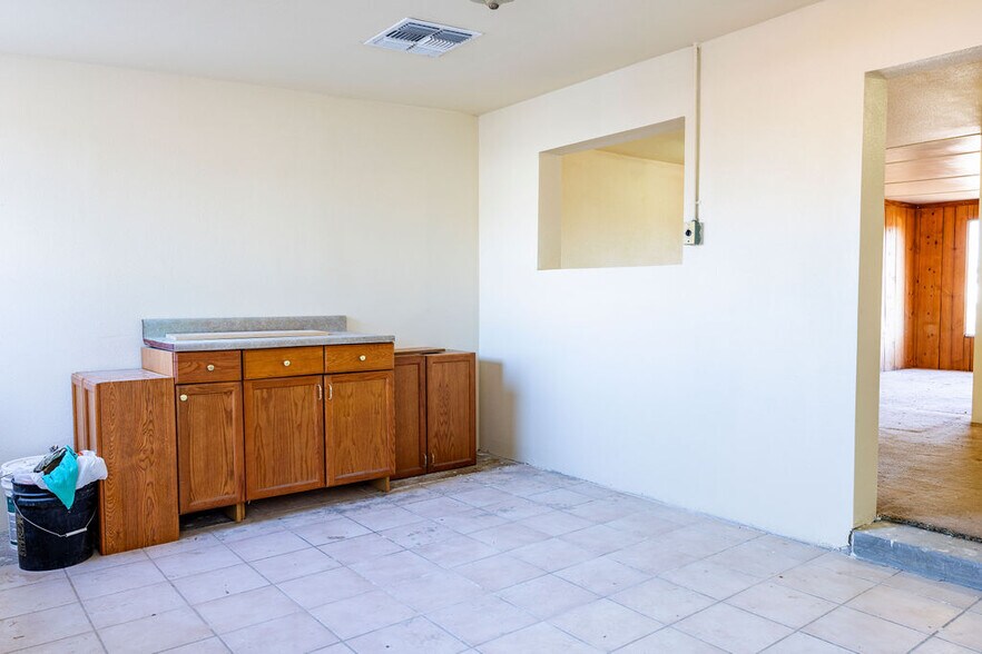 More Photos Of 6618 Inyokern Rd, Inyokern Office For Sale