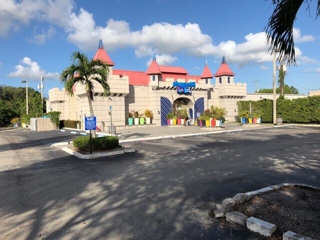 More Photos Of 8031 N Military Trl, Palm Beach Gardens Freestanding For Sale