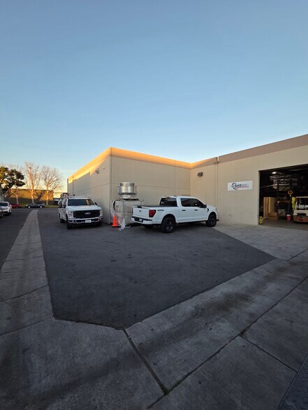 More Photos Of 10661 Humbolt St, Los Alamitos Manufacturing For Lease