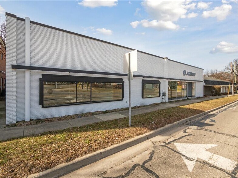More Photos Of 1107 Crooks Rd, Royal Oak Storefront For Sale