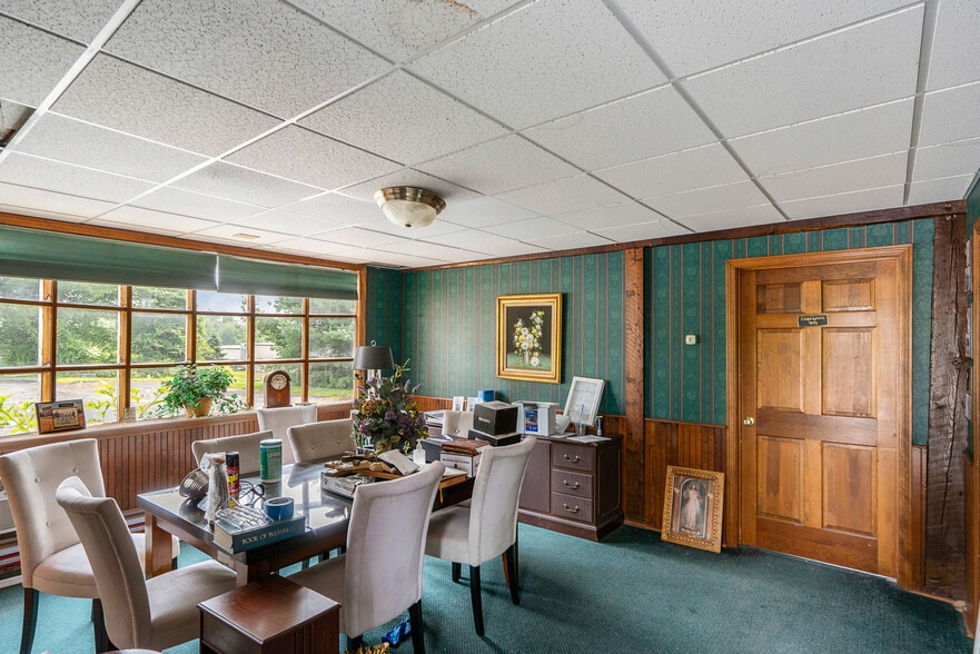 More Photos Of 2665 Boston Tpke, Coventry Funeral Home For Sale