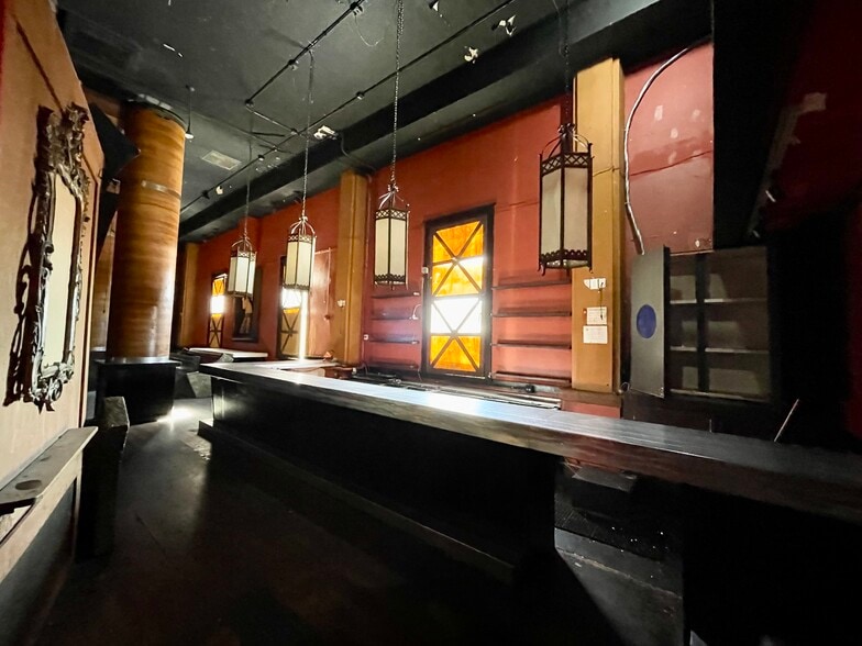 More Photos Of 209-211 E Chicago St, Elgin Bar For Sale