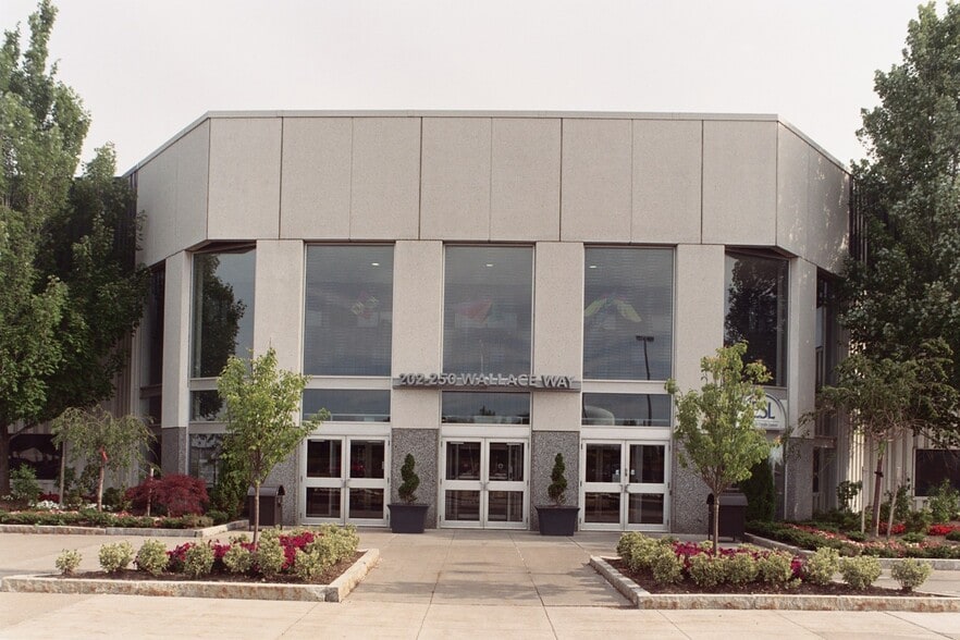 More Photos Of 156-250 Wallace Way, Rochester Light Manufacturing For Lease