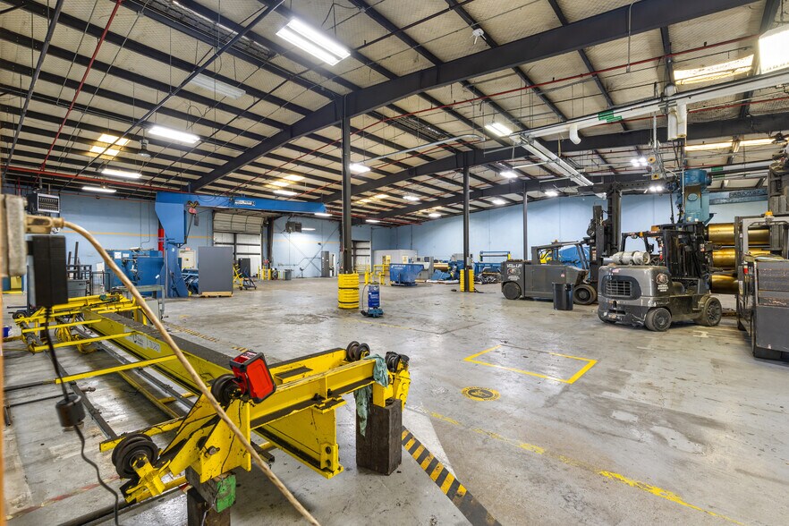 More Photos Of 1120 Commercial Blvd N, Arlington Warehouse For Sale
