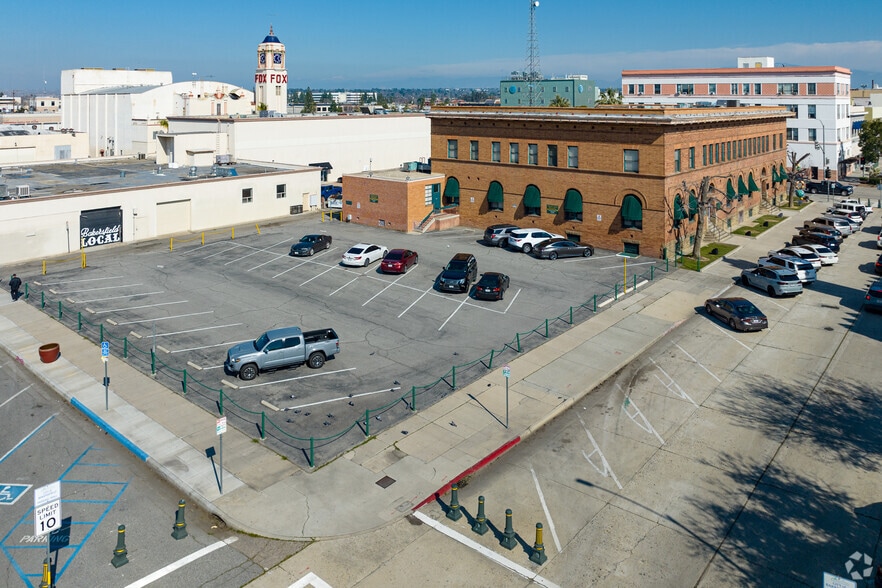 More Photos Of 1712 19th St, Bakersfield Office For Lease