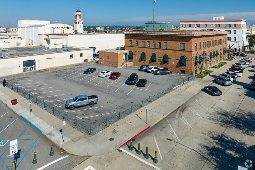 More Photos Of 1712 19th St, Bakersfield Office For Lease