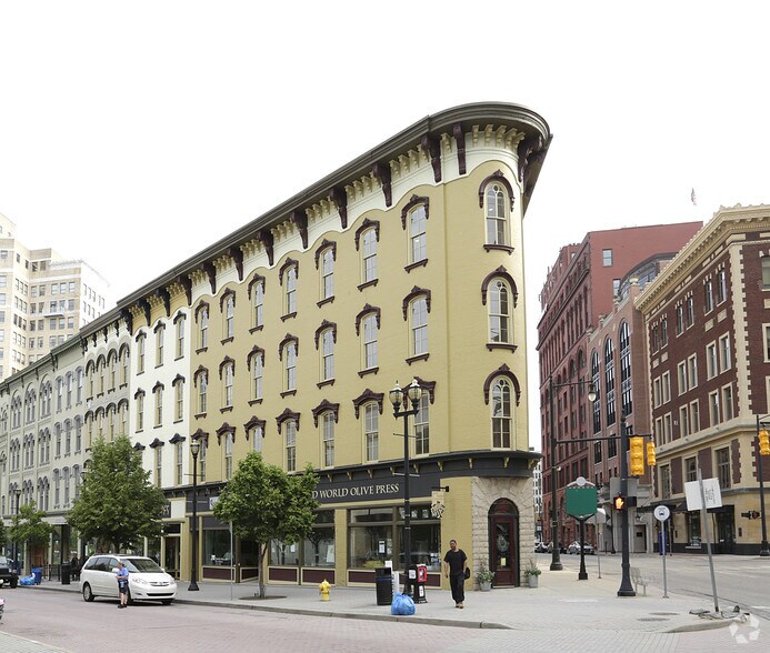 More Photos Of 100-110 Monroe Center St NW, Grand Rapids Office For Sale