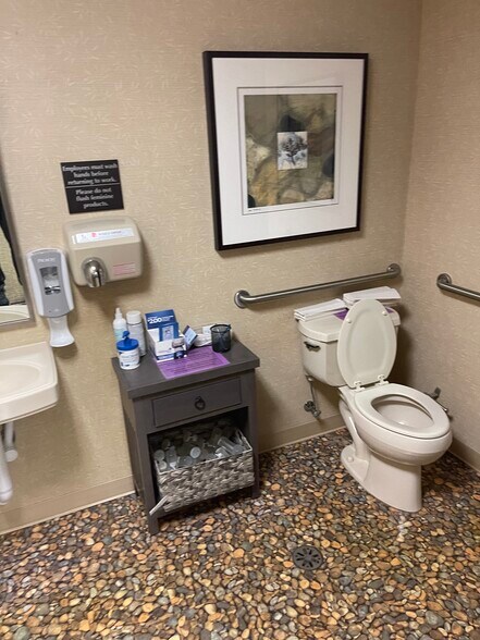 More Photos Of 355-385 W Northwest Hwy, Palatine General Retail For Sale