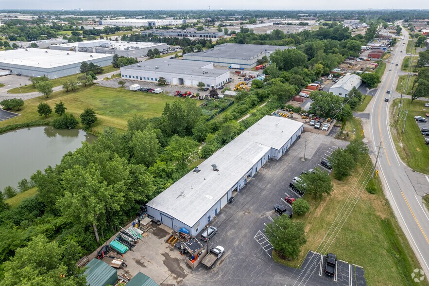 More Photos Of 227 E Saint Charles Rd, Carol Stream Warehouse For Lease