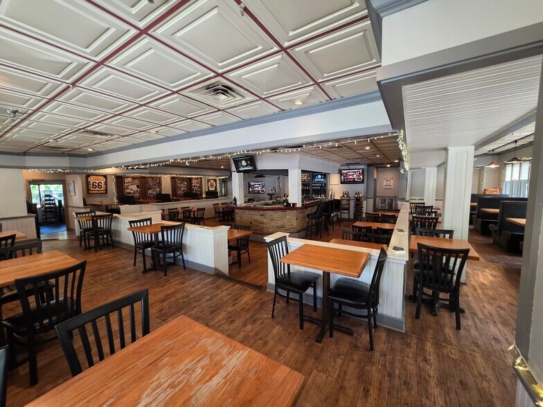 More Photos Of 9 Park Ln, Hilton Head Island Restaurant For Sale