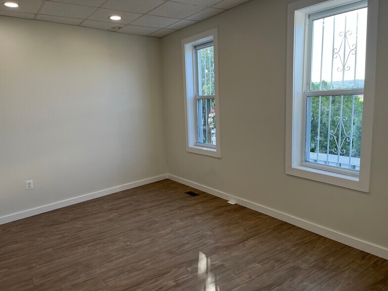 More Photos Of 5 Barney Cir SE, Washington Medical For Lease