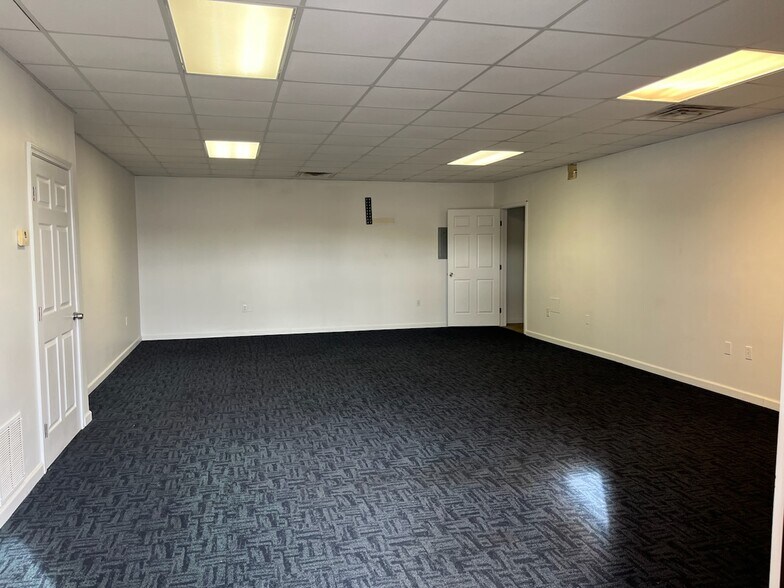 More Photos Of 230 N Hammond Dr, Monroe Storefront For Lease