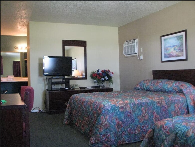 More Photos Of 1720 S Grand Ave, Cherokee Hotel For Sale