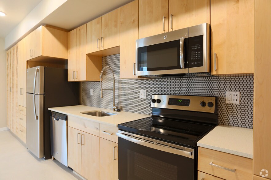 More Photos Of 4780 SE Milwaukie Ave, Portland Apartments For Lease