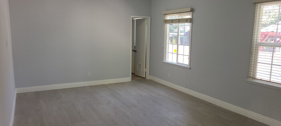 More Photos Of 7021 Seville Ave, Huntington Park Medical For Lease