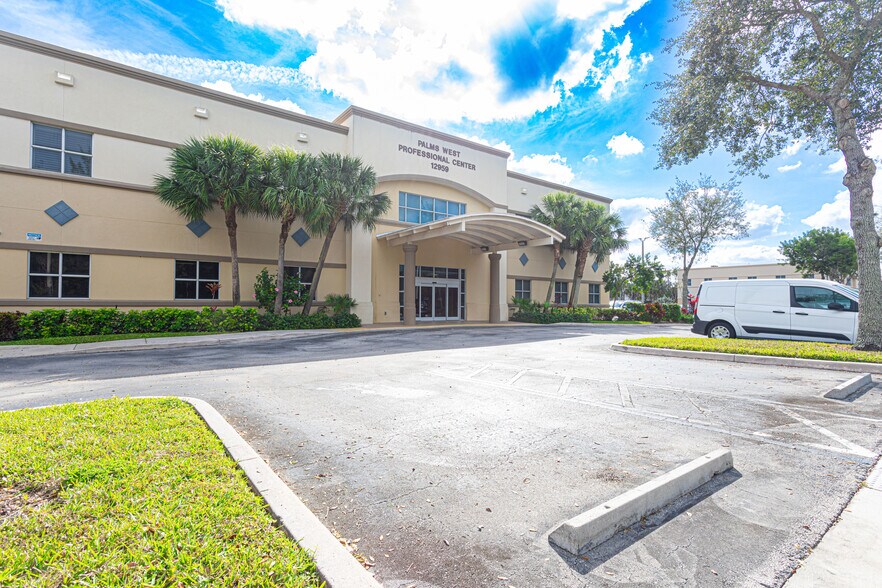 More Photos Of 12959 Palms West Dr, Loxahatchee Medical For Sale