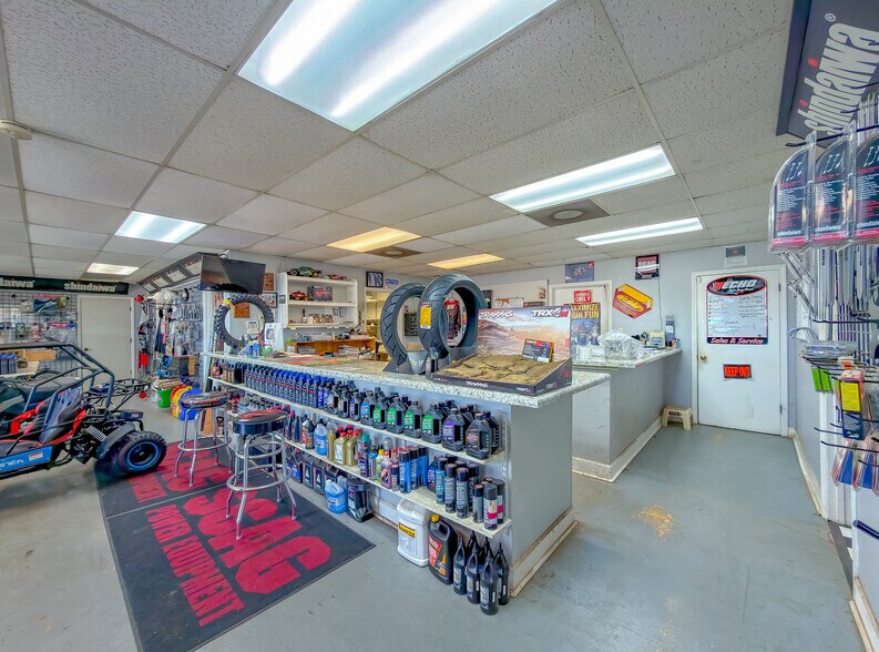 More Photos Of 1204 Dothan Rd, Bainbridge Flex For Lease