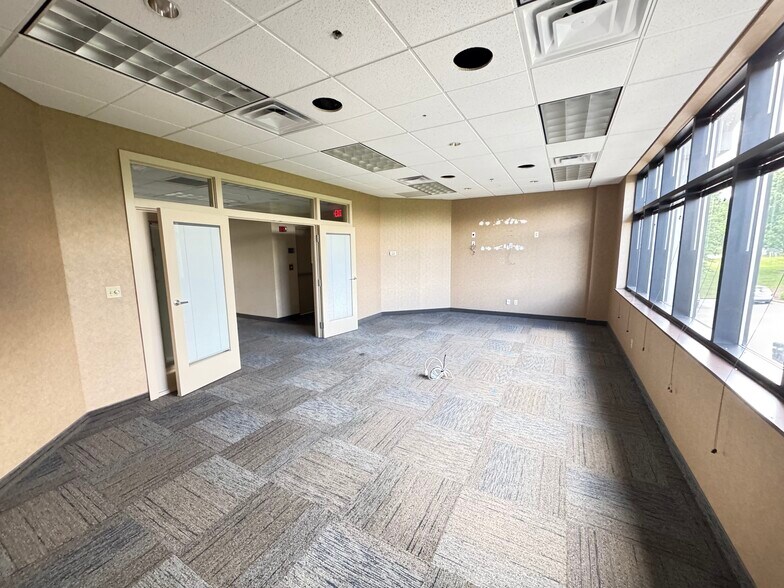 More Photos Of 2031 Nelson Miller Pky, Louisville Office For Lease