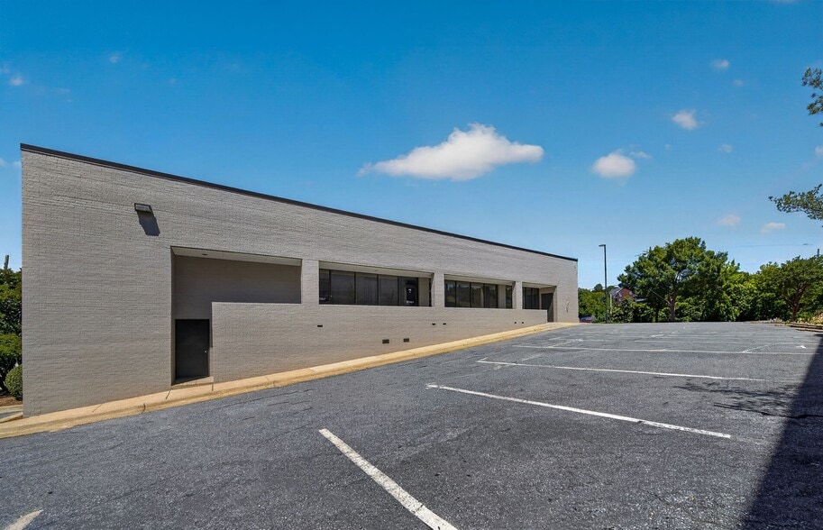 More Photos Of 615 19th St, Columbus Medical For Lease