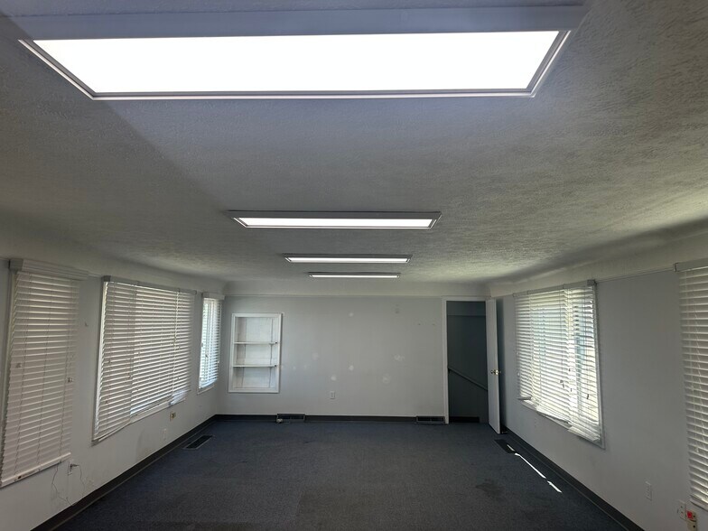 More Photos Of 36403 Vine St, Willoughby Office For Sale