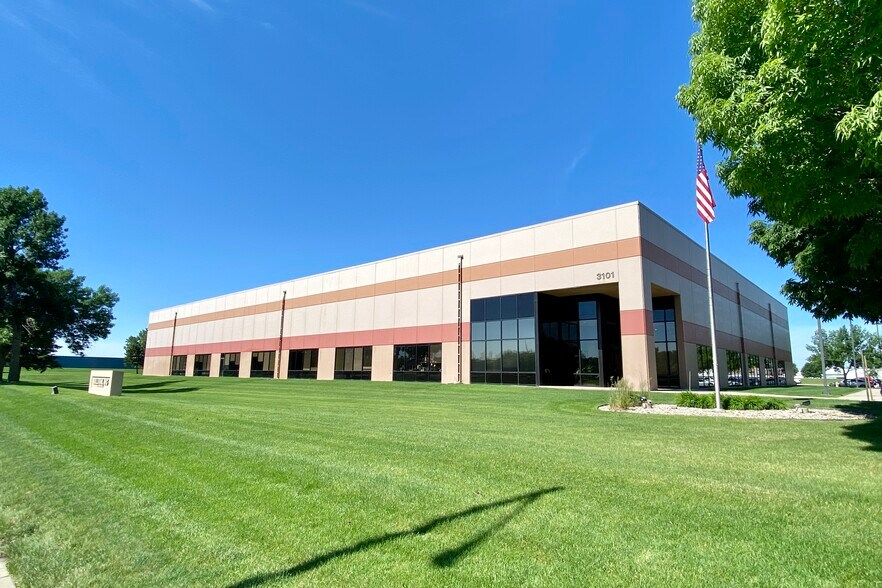 Primary Photo Of 3101 N 4th Ave, Sioux Falls Flex For Sale
