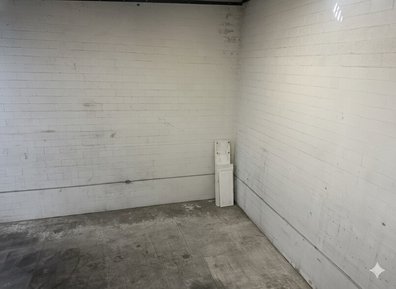 More Photos Of 2014 Homerule St, Honolulu Warehouse For Lease