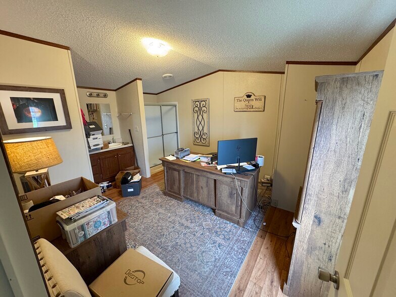 More Photos Of 201 Airport Road, Hinton Flex For Sale