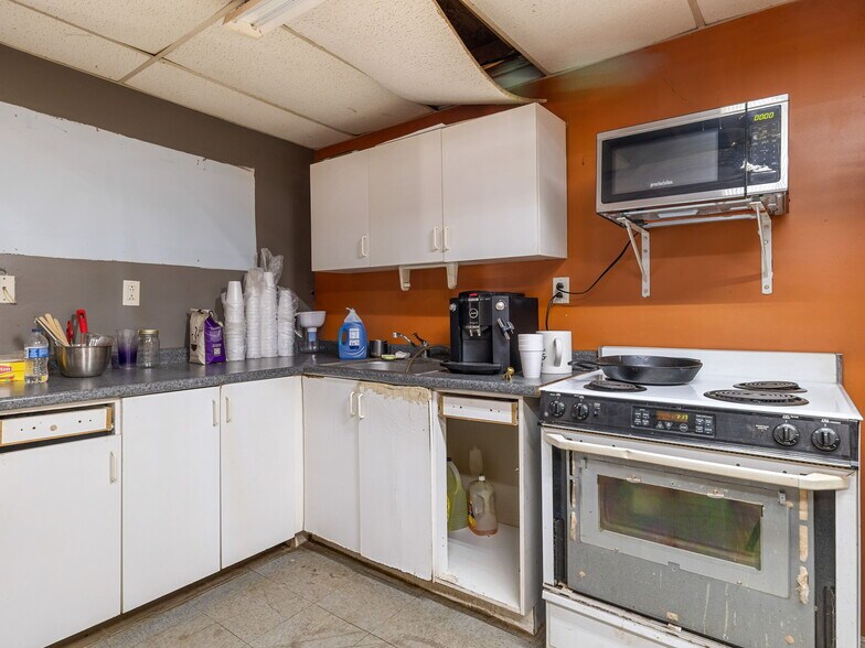 More Photos Of 3808 N Highway 14, Greer Service For Sale