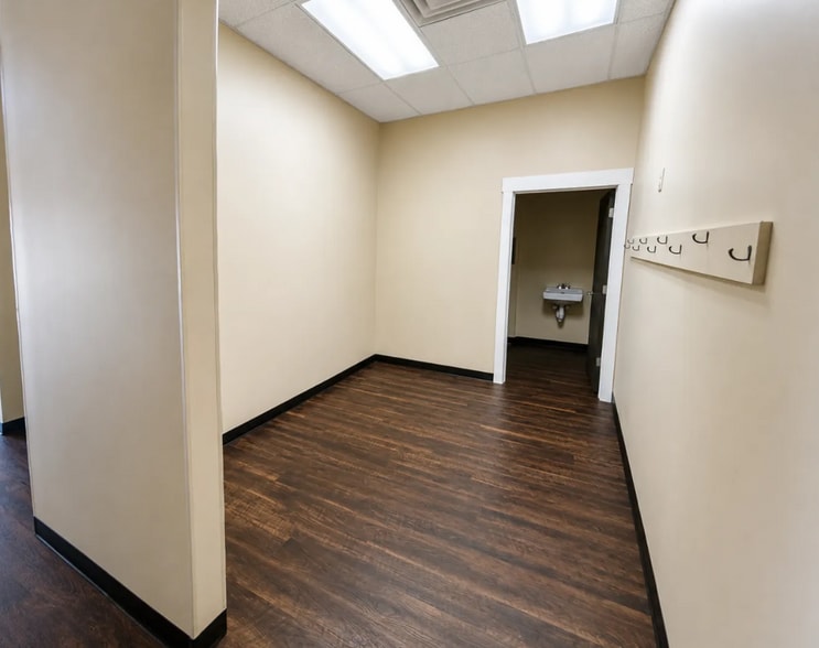 More Photos Of 10990 Allisonville Rd, Fishers Storefront For Lease