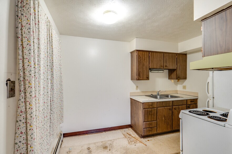 More Photos Of 2615 Ellet Ave, Akron Apartments For Sale