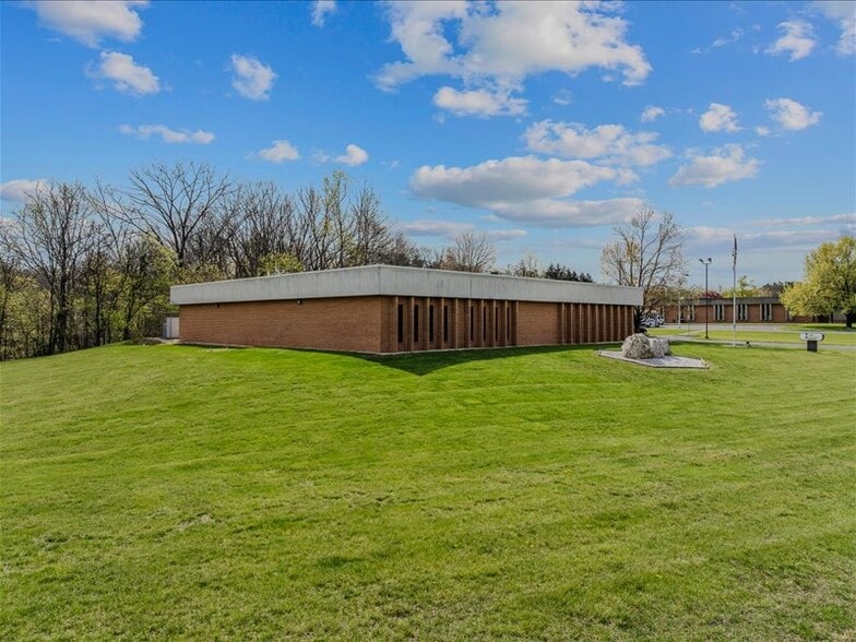 More Photos Of 204 Sand Mine Rd, Berkeley Springs Flex For Sale