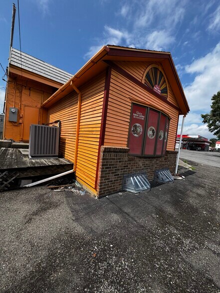 More Photos Of 401 W Dominick St, Rome Restaurant For Sale