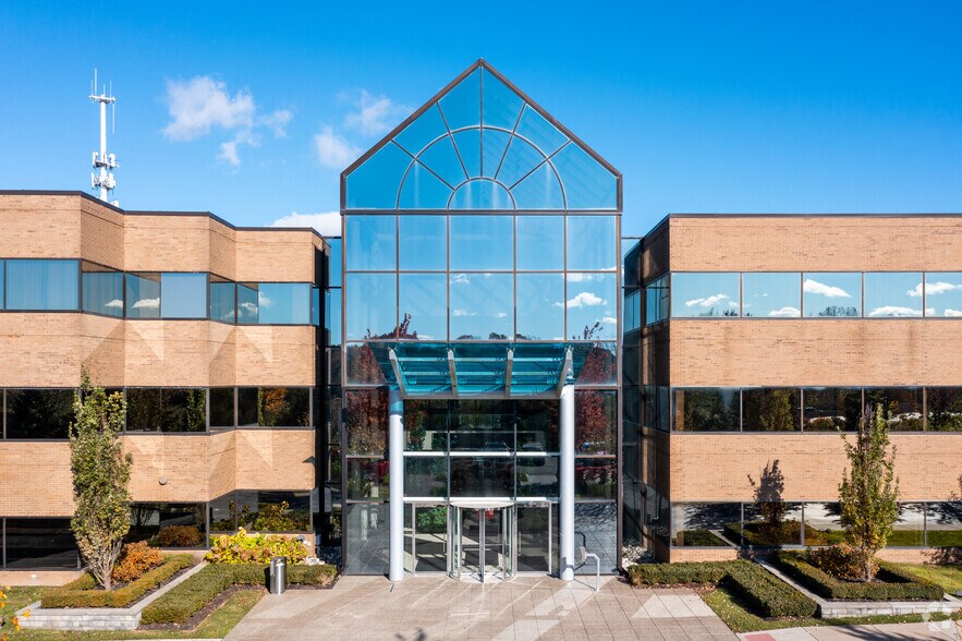 More Photos Of 32605 W 12 Mile Rd, Farmington Hills Office For Lease