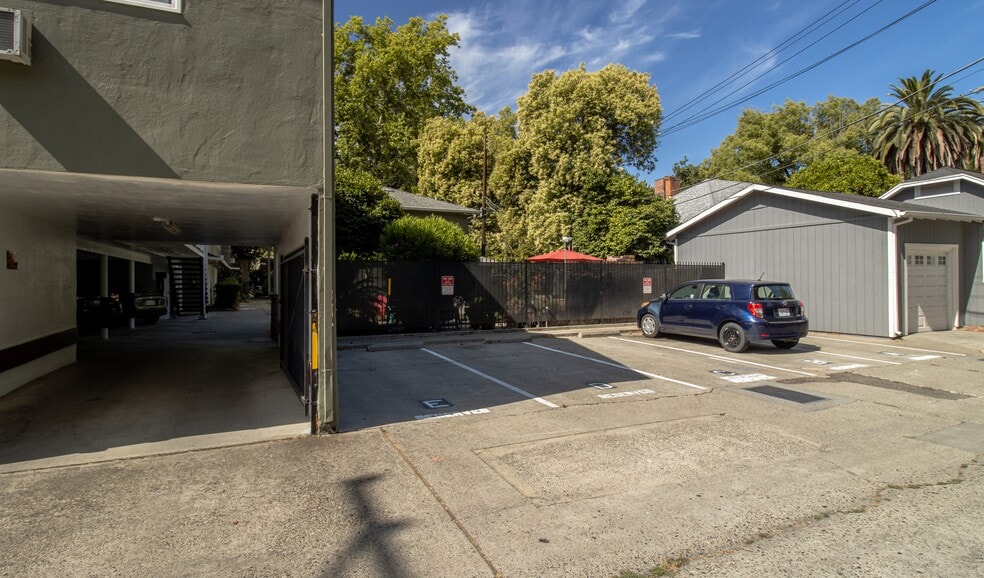 More Photos Of 2811 F St, Sacramento Apartments For Sale