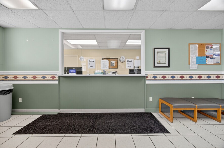 More Photos Of 207 Elk Ave S, Fayetteville Office For Sale