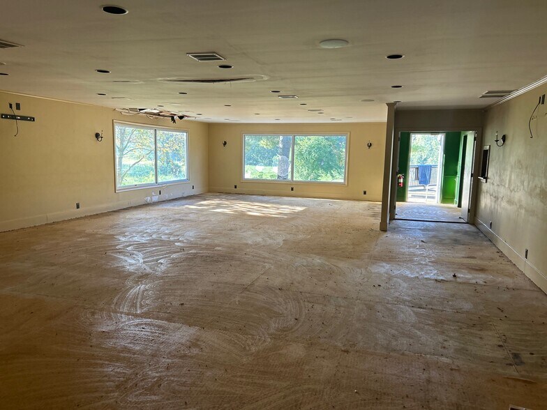 More Photos Of 38 E Main St, Paris Land For Sale