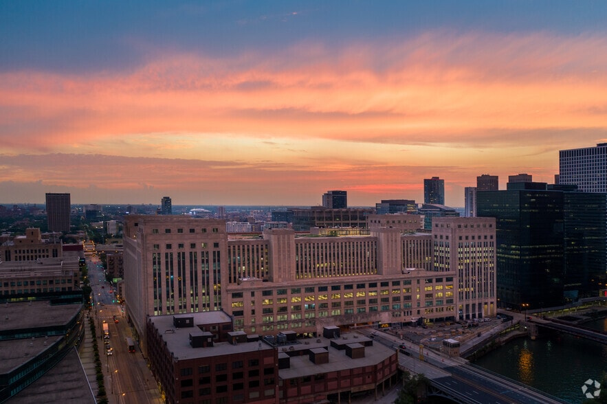 More Photos Of 433 W Van Buren St, Chicago Office For Lease