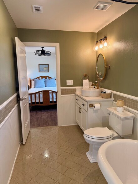 More Photos Of 11605 Fitzhugh Rd, Austin Office Residential For Sale