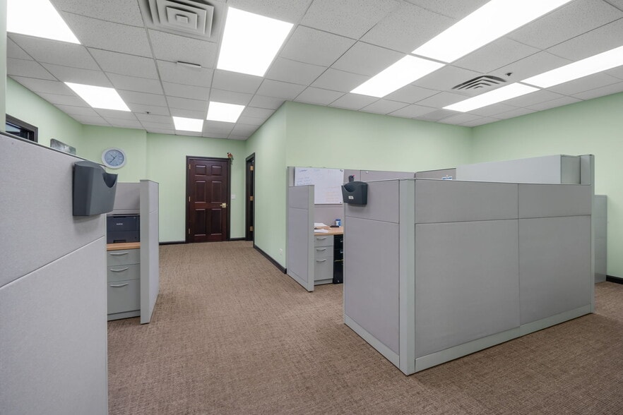 More Photos Of 1477 Barclay Blvd, Buffalo Grove Office For Sale