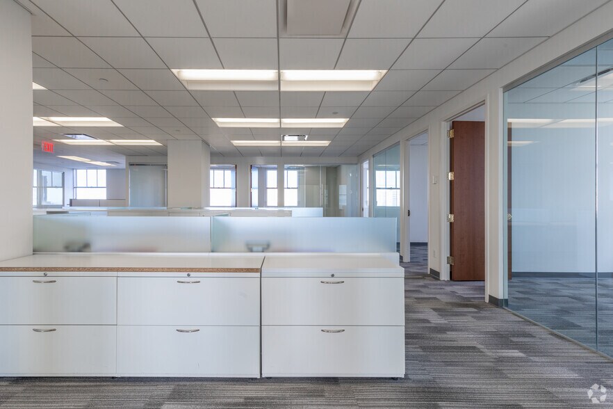 More Photos Of 122 E 42nd St, New York Coworking Space