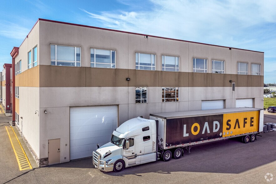 More Photos Of 9488 51st Ave, Edmonton Flex For Sale