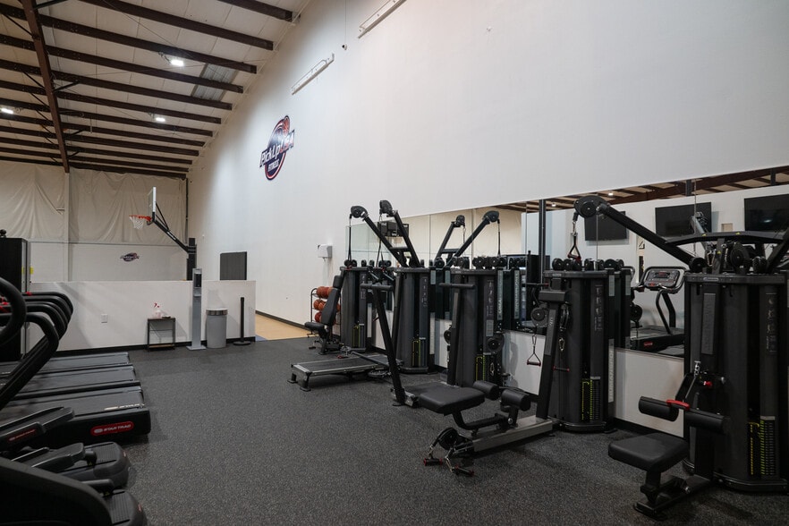 More Photos Of 9937 Race Track Rd, Tampa Manufacturing For Lease