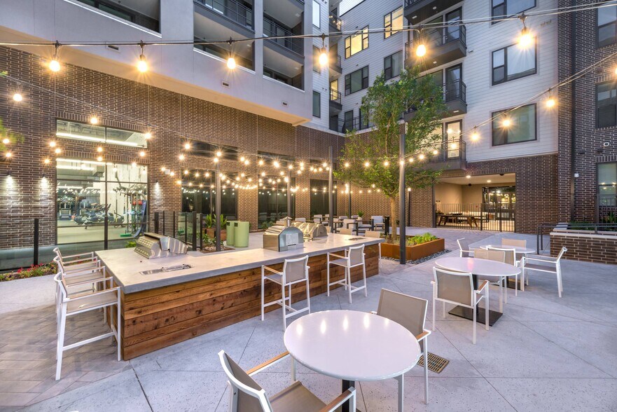 More Photos Of 411 W Commerce St, Dallas Apartments For Lease
