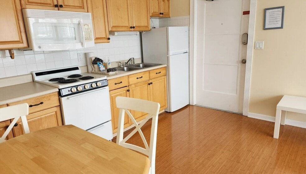 More Photos Of 621 Bay Esplanade, Clearwater Hotel For Sale