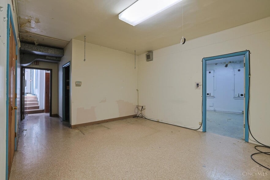 More Photos Of 2108 Central Pky, Cincinnati Loft Creative Space For Sale