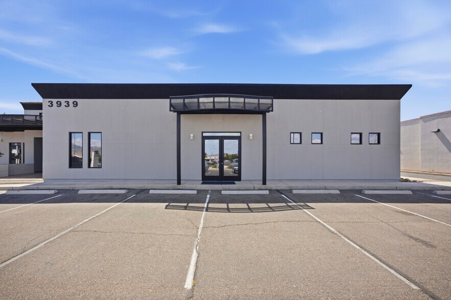 More Photos Of 3939 N Stockton Hill Rd, Kingman Office For Lease